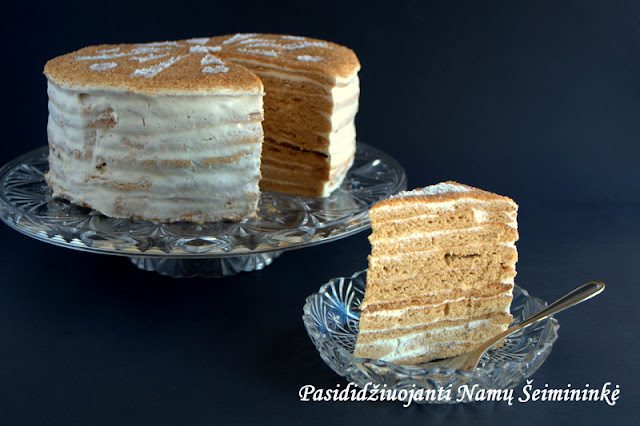 Biskvitinis Medaus Tortas: Skonis ir Tradicija