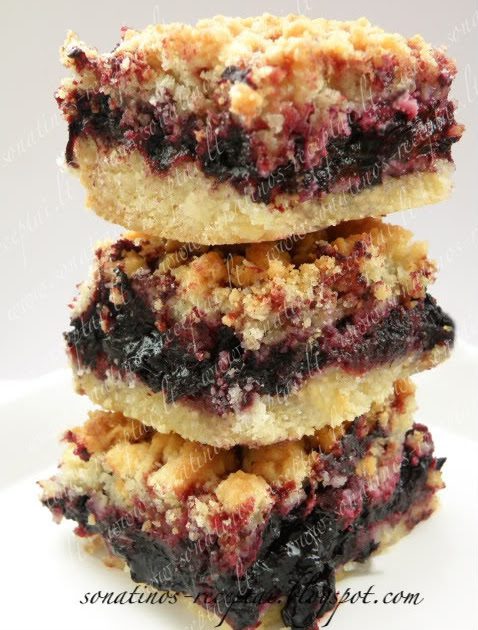 Greitas trupininis pyragas su uogiene: paprastas ir skanus receptas